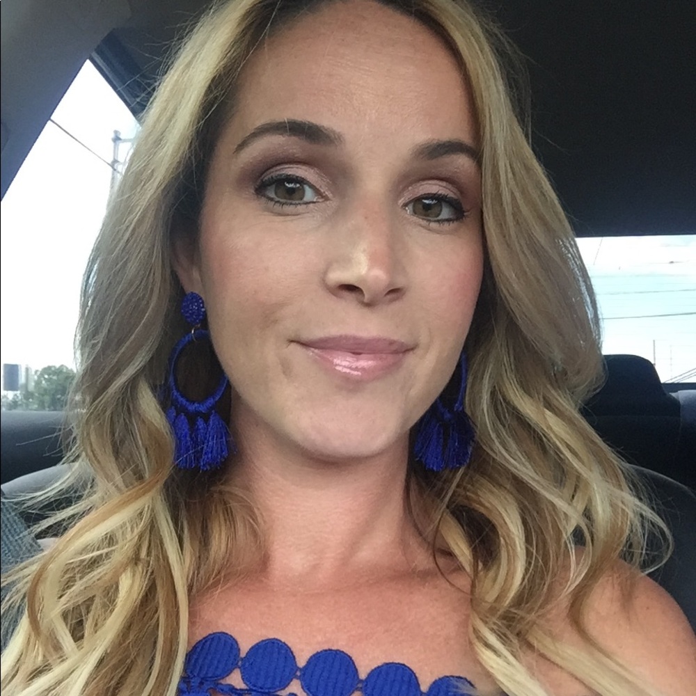 Meet your Posher, Nelia